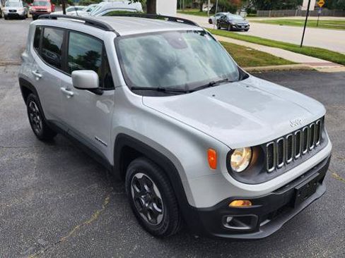 Used 2015 Jeep Renegade Latitude FWD image 7