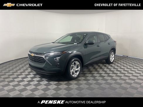 Certified 2025 Chevrolet Trax LS w/ LS Convenience Package FWD image 1