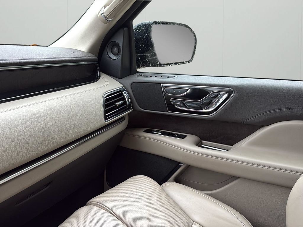 Used 2022 Lincoln Navigator L Reserve RWD image 28