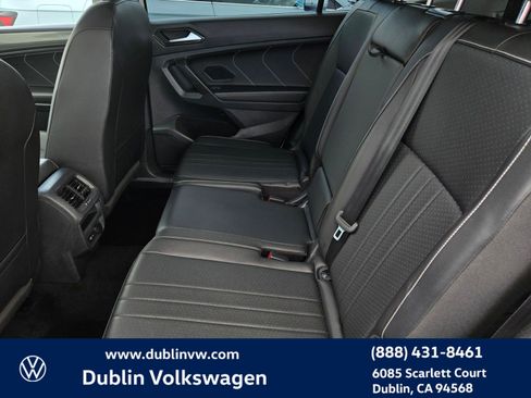 Certified 2023 Volkswagen Tiguan SE w/ Panoramic Sunroof Package image 12