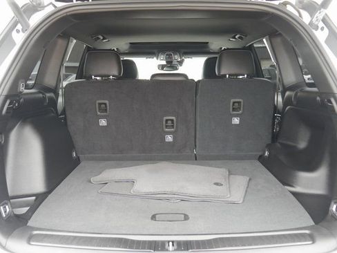 Used 2023 Jeep Grand Cherokee Altitude image 11