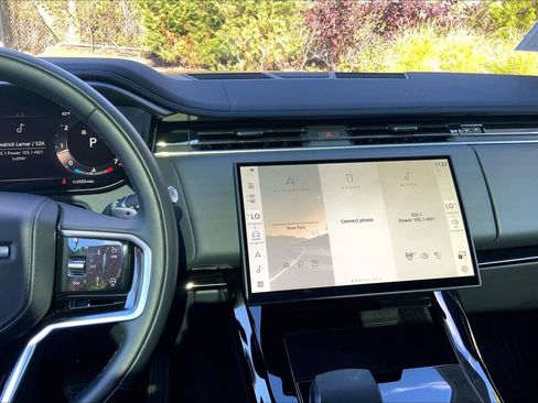 Used 2025 Land Rover Range Rover Sport image 6