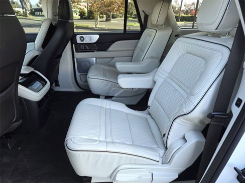 Used 2022 Lincoln Navigator L Black Label image 13