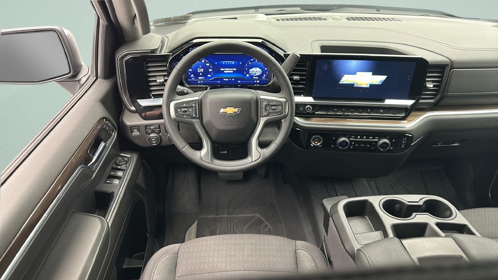 Used 2024 Chevrolet Silverado 1500 LT AWD/4WD image 12