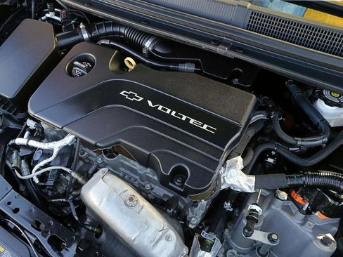 Used 2018 Chevrolet Volt LT image 12