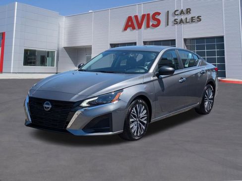 Used 2025 Nissan Altima 2.5 SV FWD image 1