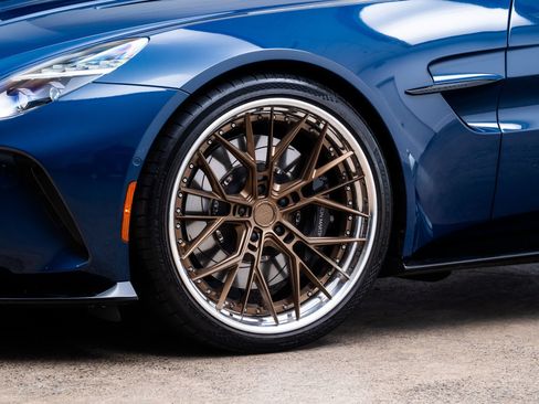 Used 2025 Aston Martin V8 Vantage Coupe RWD image 5