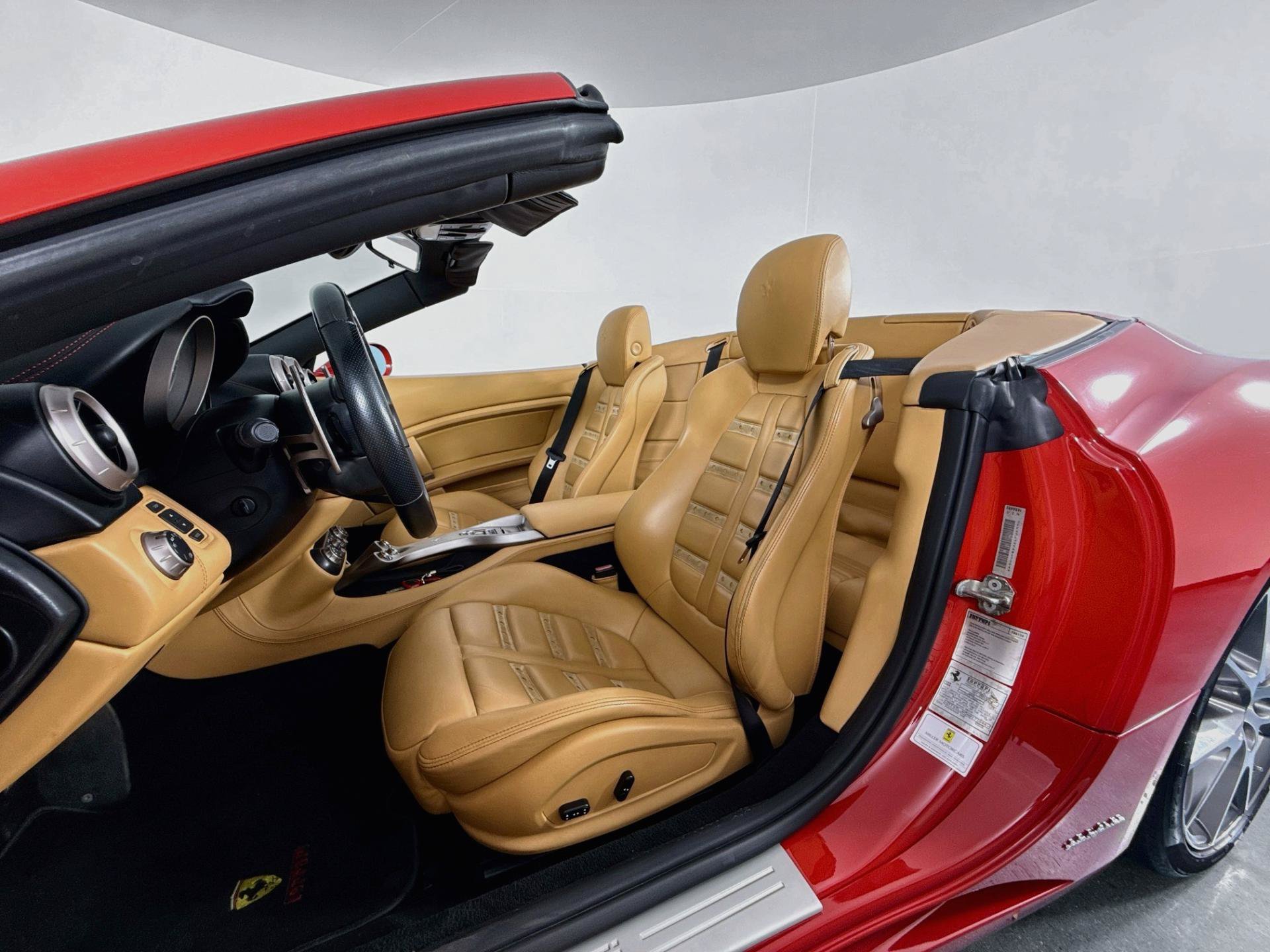 Used 2010 Ferrari California RWD image 11