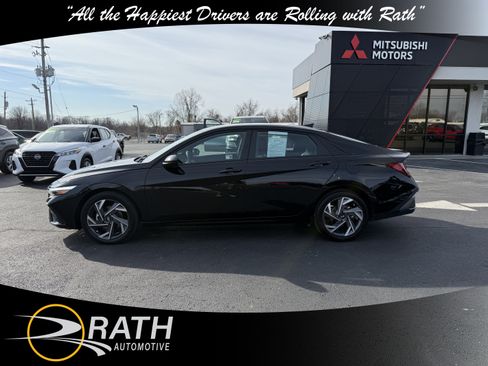 Used 2025 Hyundai Elantra Sport FWD image 5