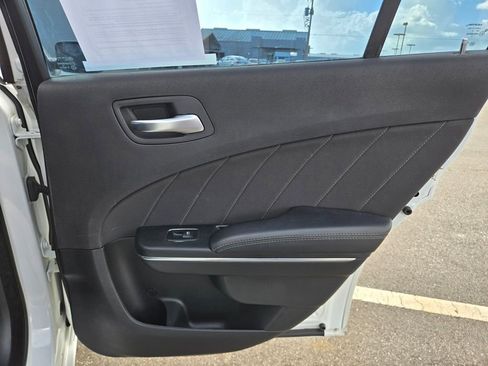 Used 2016 Dodge Charger SXT image 37