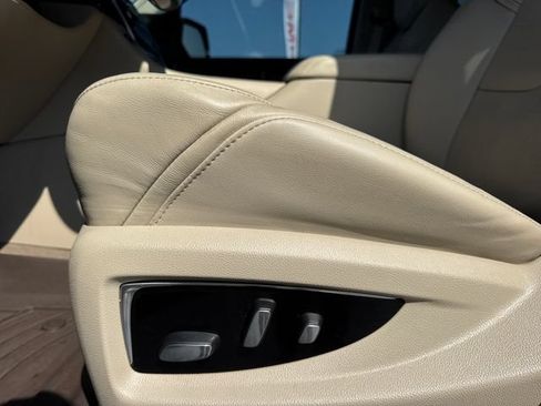 Used 2020 Cadillac Escalade ESV Premium Luxury RWD image 16