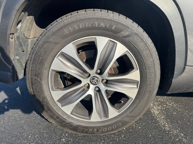 Used 2023 Toyota Highlander XLE FWD image 10