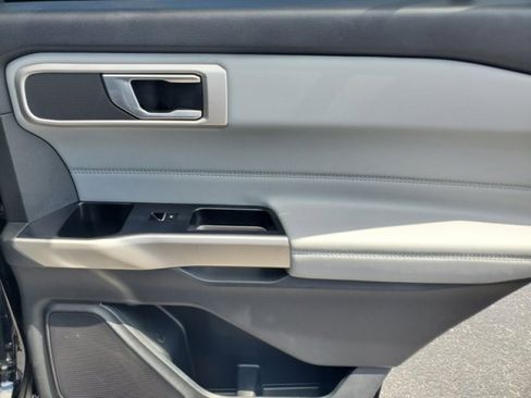 Certified 2023 Ford Explorer XLT w/ Equipment Group 202A RWD image 33