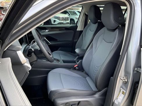 New 2026 Volkswagen Tiguan SE FWD image 9