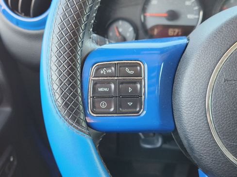 Used 2016 Jeep Wrangler Unlimited Sahara image 32