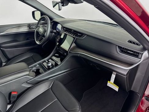 New 2025 Jeep Grand Cherokee Limited image 30