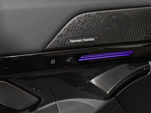 Used 2025 BMW 530i xDrive image 14