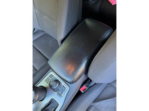 Used 2018 Jeep Grand Cherokee Laredo AWD/4WD image 3