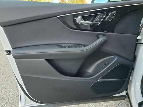 Used 2025 Audi Q8 Premium Plus image 18