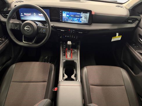 Used 2025 Nissan Kicks SR image 3