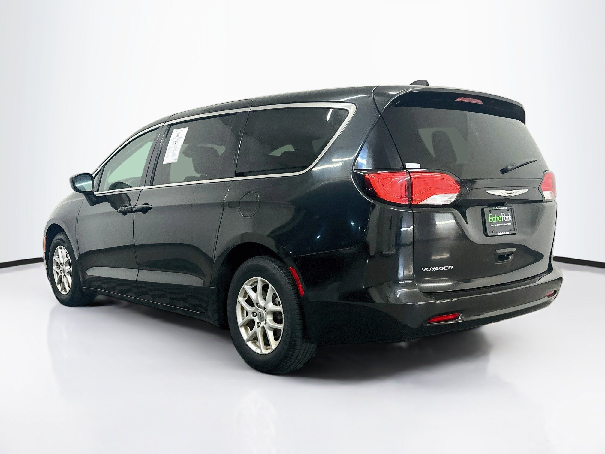 Used 2023 Chrysler Voyager LX FWD image 5