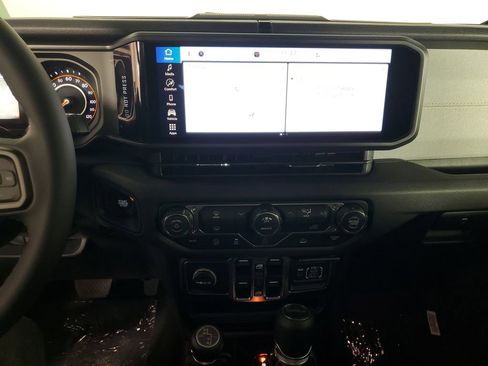 New 2026 Jeep Gladiator Sport image 17