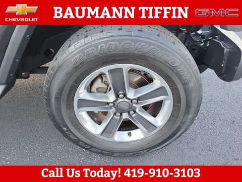 Used 2018 Jeep Wrangler Unlimited Sahara AWD/4WD image 26