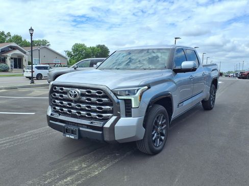 Used 2024 Toyota Tundra Platinum AWD/4WD image 31