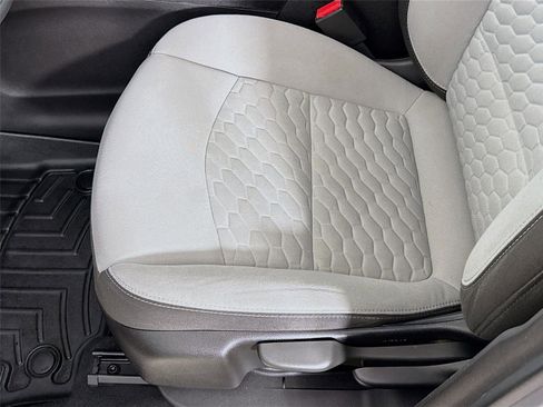 Used 2019 Chevrolet Equinox LS image 19