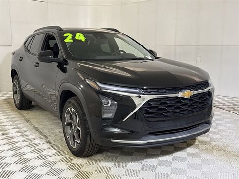 Used 2024 Chevrolet Trax LT w/ Driver Confidence Package image 1