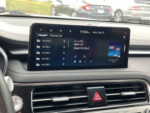 Used 2025 Genesis G70 2.5T image 18