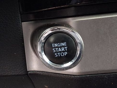 Used 2016 Toyota Tacoma Limited RWD image 19