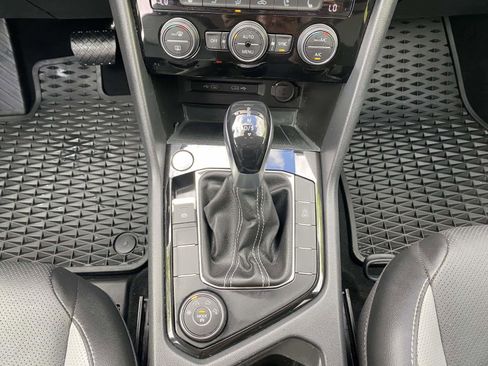 Certified 2022 Volkswagen Taos SEL AWD/4WD image 22