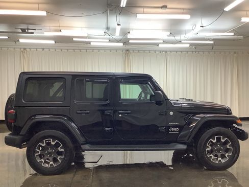 Used 2024 Jeep Wrangler Unlimited Sahara w/ Technology Group AWD/4WD image 4