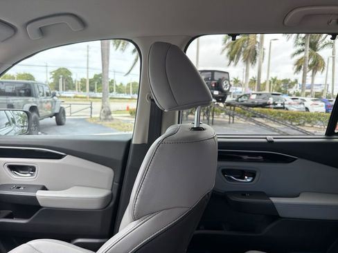 Used 2023 Honda Pilot EX-L image 12