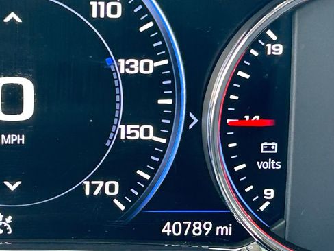 Used 2022 GMC Acadia Denali w/ Denali Ultimate Package image 24