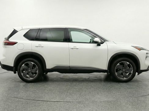 Used 2025 Nissan Rogue SV image 11