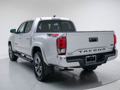 Used 2019 Toyota Tacoma TRD Sport AWD/4WD image 3