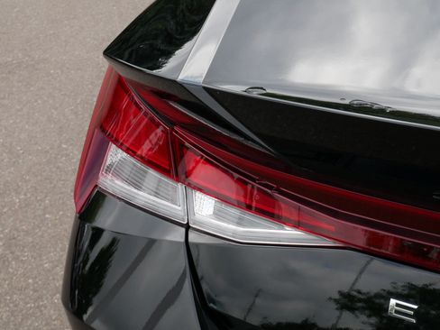 Used 2023 Hyundai Elantra SEL w/ Convenience Package FWD image 17