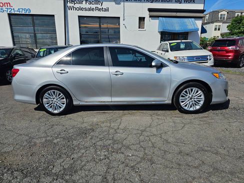 Used 2012 Toyota Camry LE FWD image 2