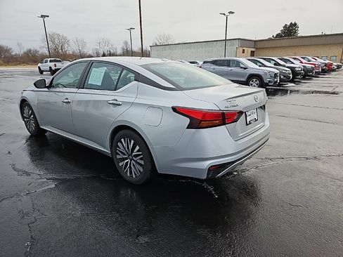 Used 2024 Nissan Altima 2.5 SV image 5