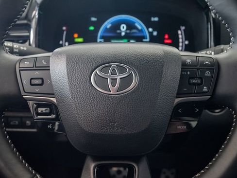 Used 2025 Toyota Camry SE FWD image 12