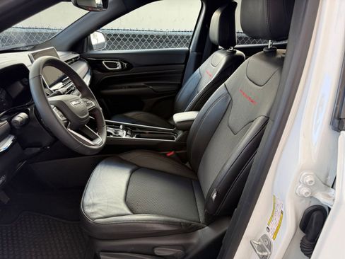 Used 2025 Jeep Compass Trailhawk w/ Trailer Tow Group image 27