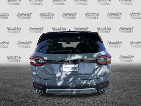 Used 2025 Honda Pilot Touring image 9