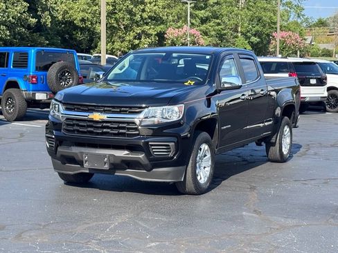 Used 2022 Chevrolet Colorado LT w/ Chrome Appearance Package RWD image 2