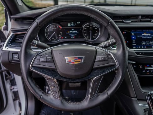 Used 2024 Cadillac XT5 Premium Luxury image 5