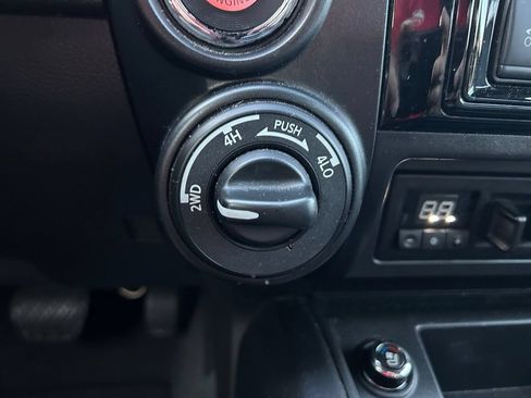 Used 2021 Nissan Titan PRO-4X w/ Pro-4x Convenience Package AWD/4WD image 30