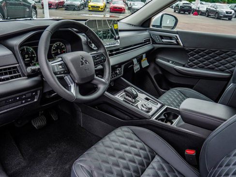 New 2025 Mitsubishi Outlander SEL image 17