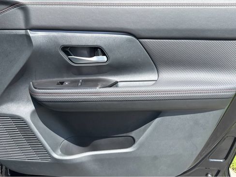 New 2026 Nissan Kicks SR FWD image 9