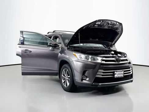 Used 2019 Toyota Highlander XLE AWD/4WD image 21